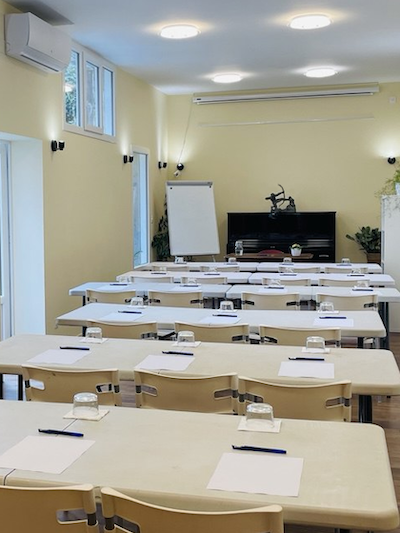 La salle des Muses de l'espace Musset en format classe