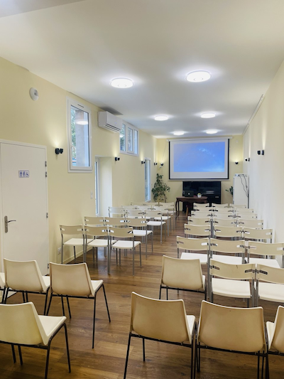 La salle des Muses de l'Espace Musset en format conférence